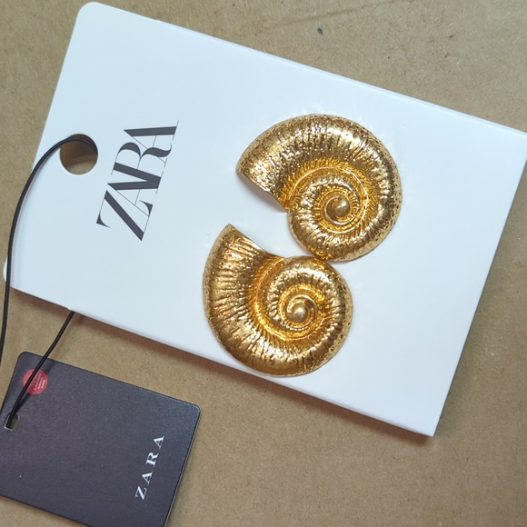 (SOLD) ZARA Co-ord set SNAIL ROPE NECKLACE AND Earrings set - Picture 3 of 6